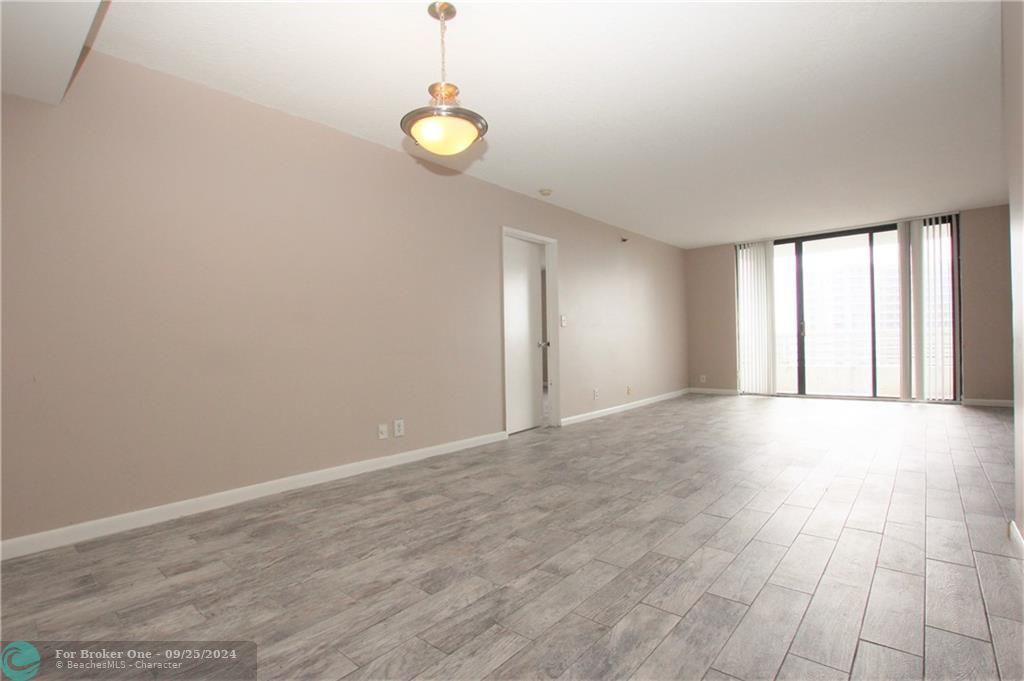 Active With Contract: $2,700 (2 beds, 2 baths, 1200 Square Feet)