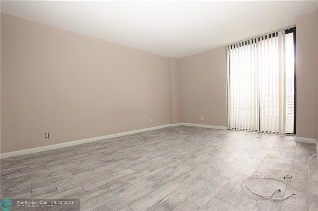 Active With Contract: $2,700 (2 beds, 2 baths, 1200 Square Feet)