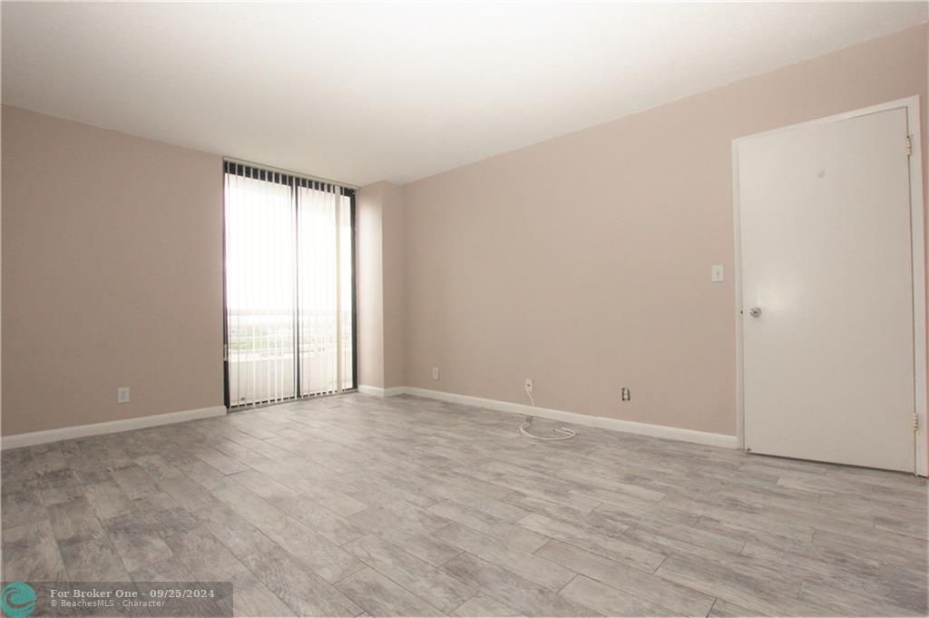 Active With Contract: $2,700 (2 beds, 2 baths, 1200 Square Feet)