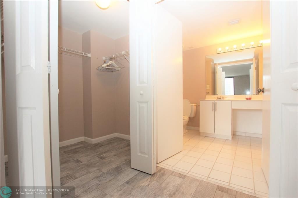 Active With Contract: $2,700 (2 beds, 2 baths, 1200 Square Feet)