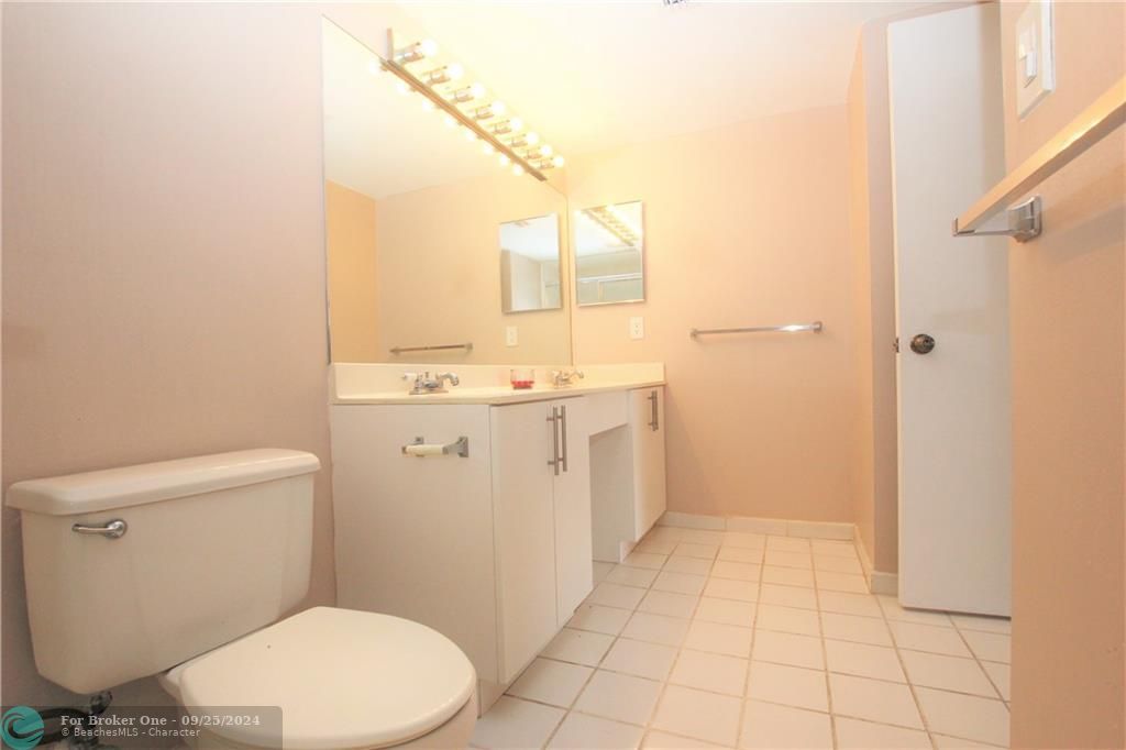 Active With Contract: $2,700 (2 beds, 2 baths, 1200 Square Feet)