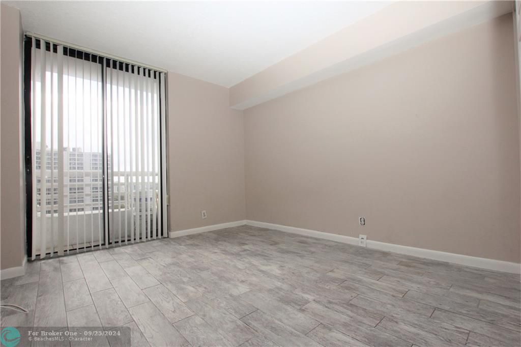 Active With Contract: $2,700 (2 beds, 2 baths, 1200 Square Feet)