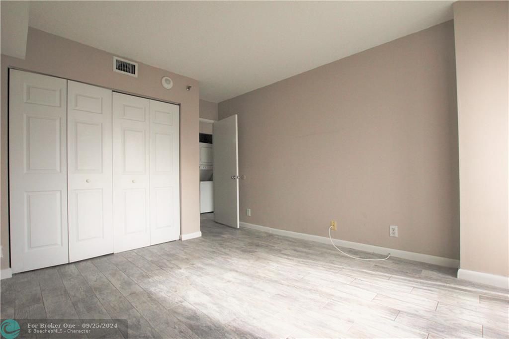 Active With Contract: $2,700 (2 beds, 2 baths, 1200 Square Feet)