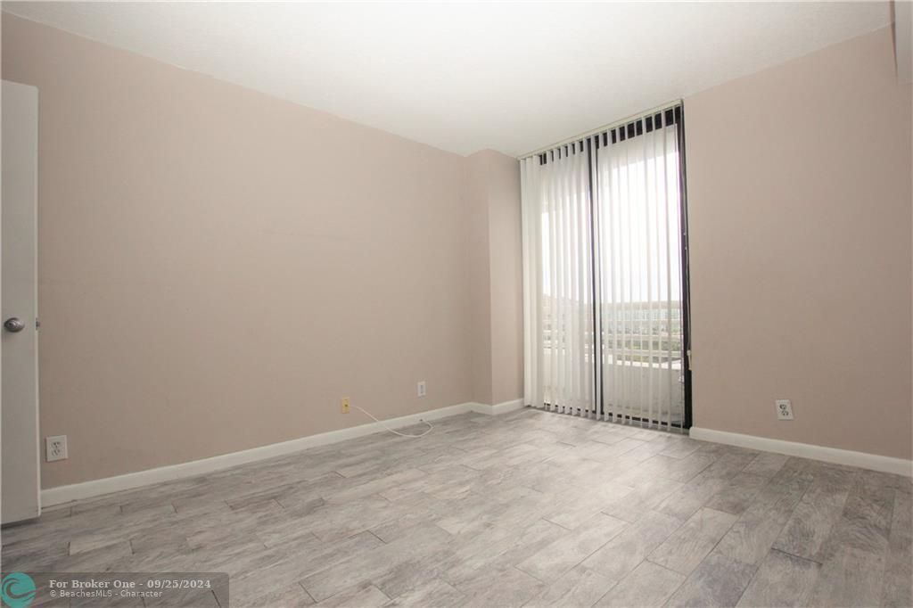 Active With Contract: $2,700 (2 beds, 2 baths, 1200 Square Feet)