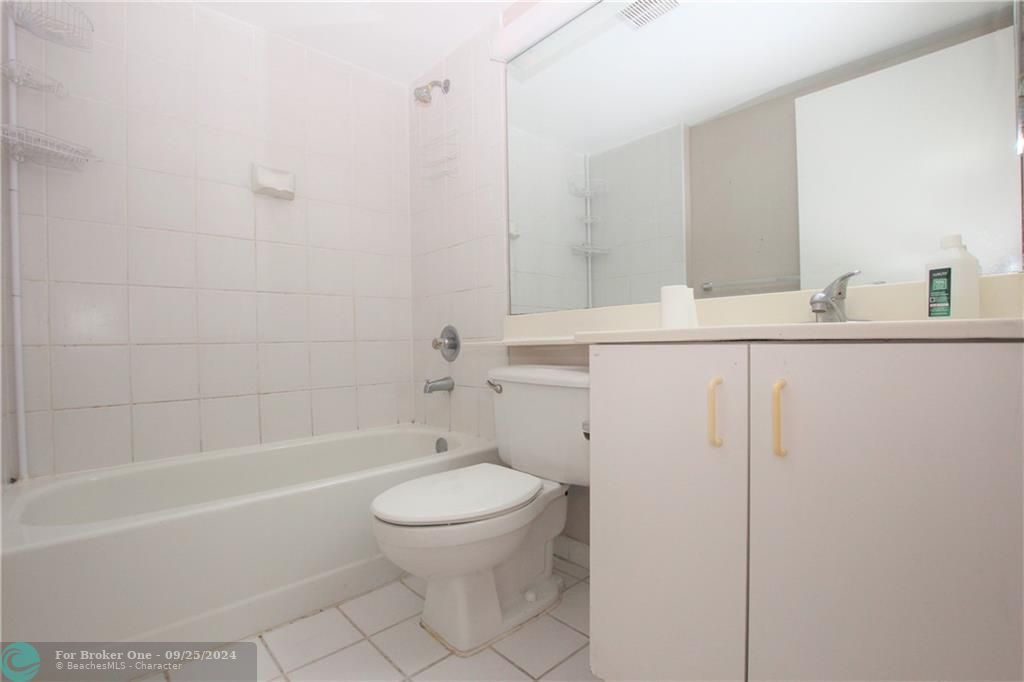 Active With Contract: $2,700 (2 beds, 2 baths, 1200 Square Feet)