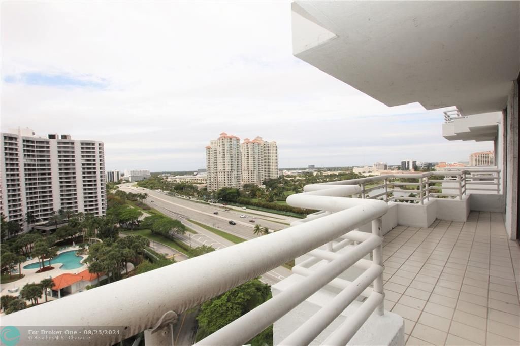 Active With Contract: $2,700 (2 beds, 2 baths, 1200 Square Feet)