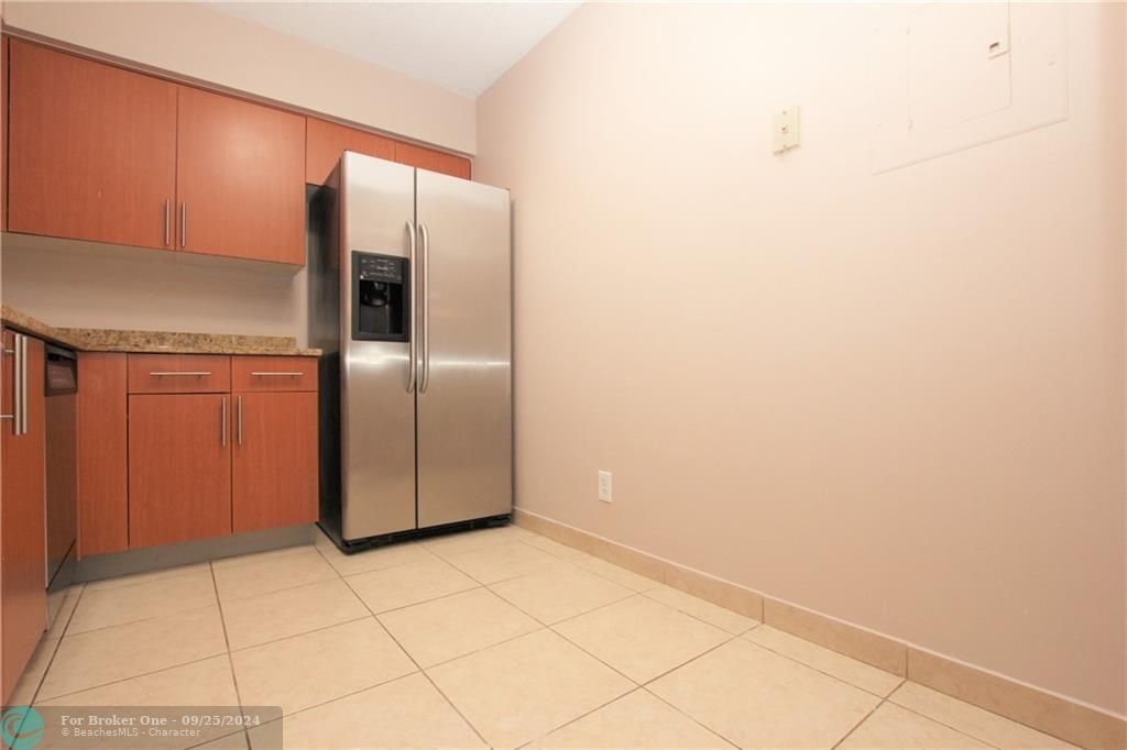 Active With Contract: $2,700 (2 beds, 2 baths, 1200 Square Feet)