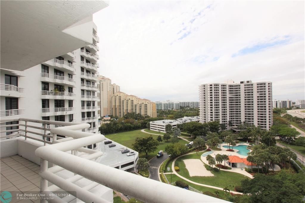 Active With Contract: $2,700 (2 beds, 2 baths, 1200 Square Feet)