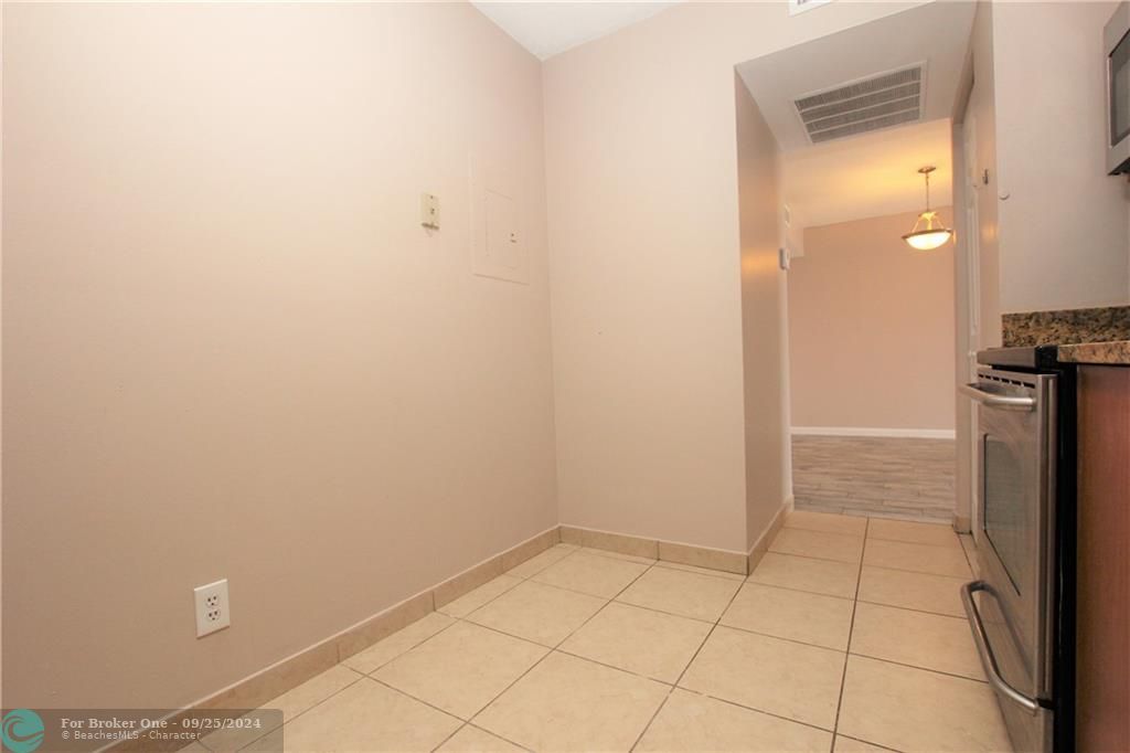 Active With Contract: $2,700 (2 beds, 2 baths, 1200 Square Feet)