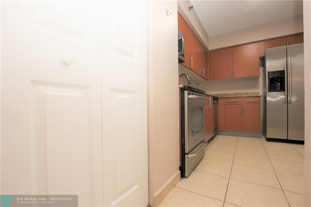 Active With Contract: $2,700 (2 beds, 2 baths, 1200 Square Feet)