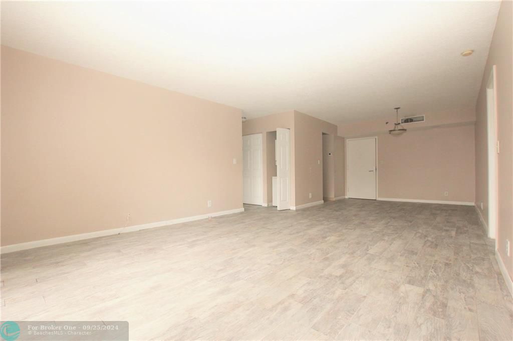 Active With Contract: $2,700 (2 beds, 2 baths, 1200 Square Feet)