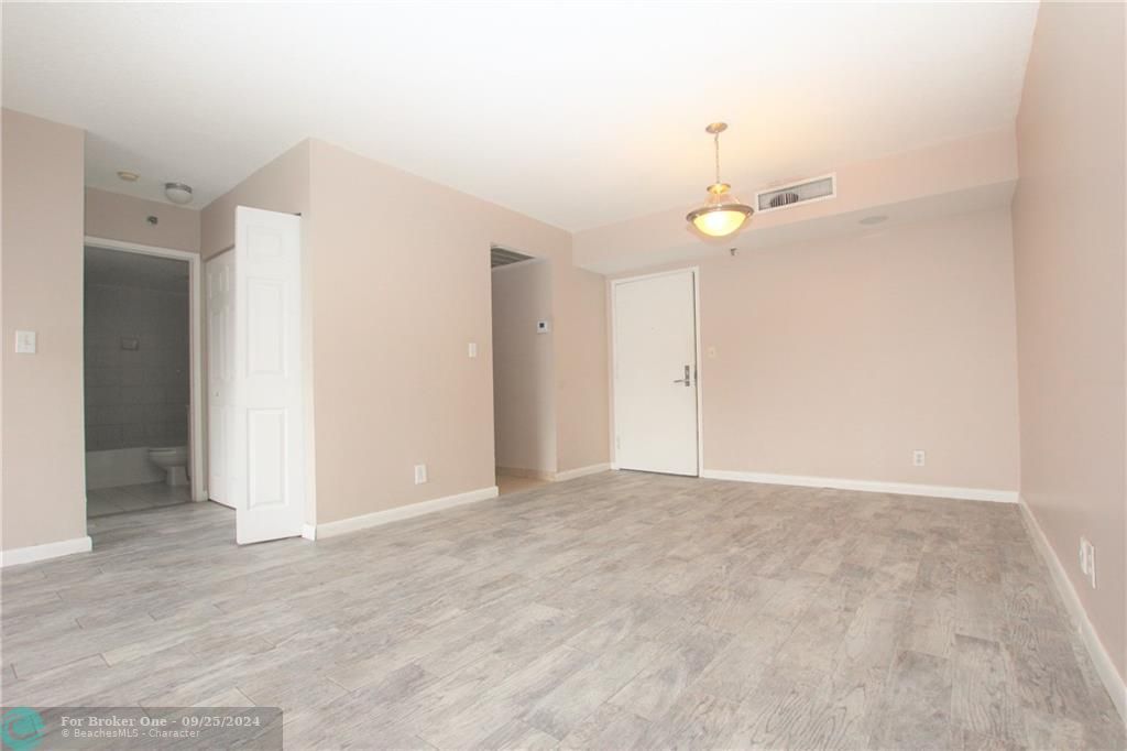 Active With Contract: $2,700 (2 beds, 2 baths, 1200 Square Feet)