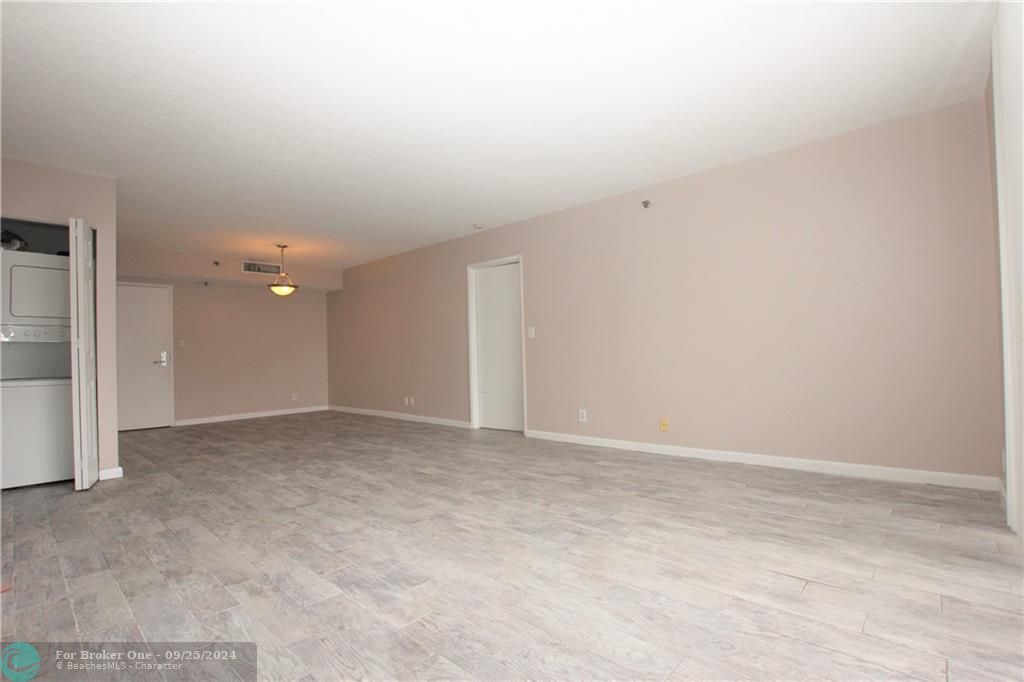 Active With Contract: $2,700 (2 beds, 2 baths, 1200 Square Feet)