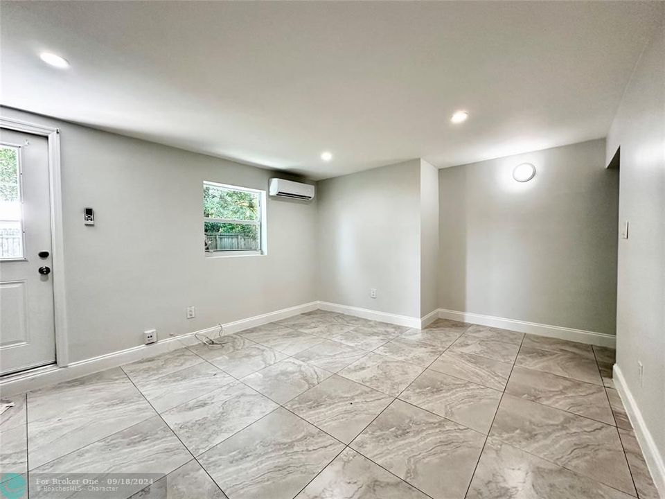 Recently Sold: $1,550 (1 beds, 1 baths, 450 Square Feet)