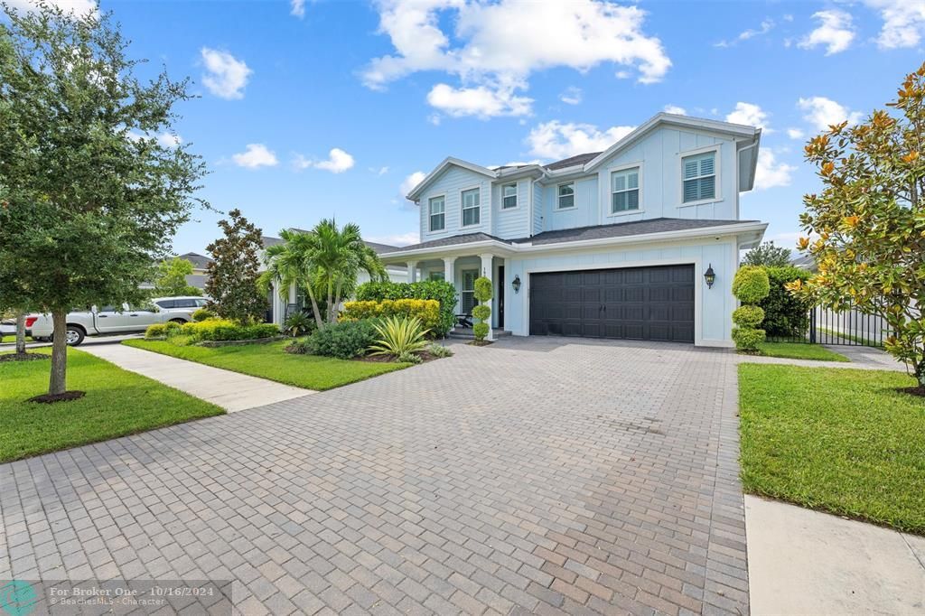 For Sale: $699,900 (4 beds, 2 baths, 2418 Square Feet)