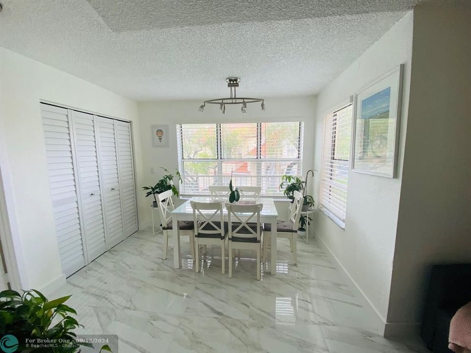 Active With Contract: $2,250 (2 beds, 2 baths, 1027 Square Feet)