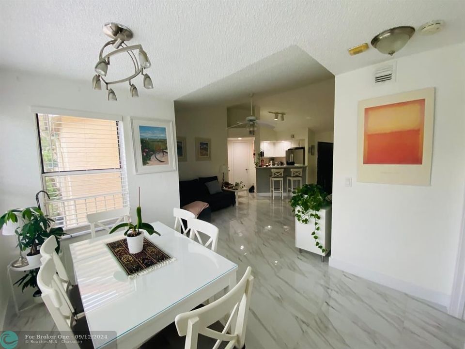 Active With Contract: $2,250 (2 beds, 2 baths, 1027 Square Feet)