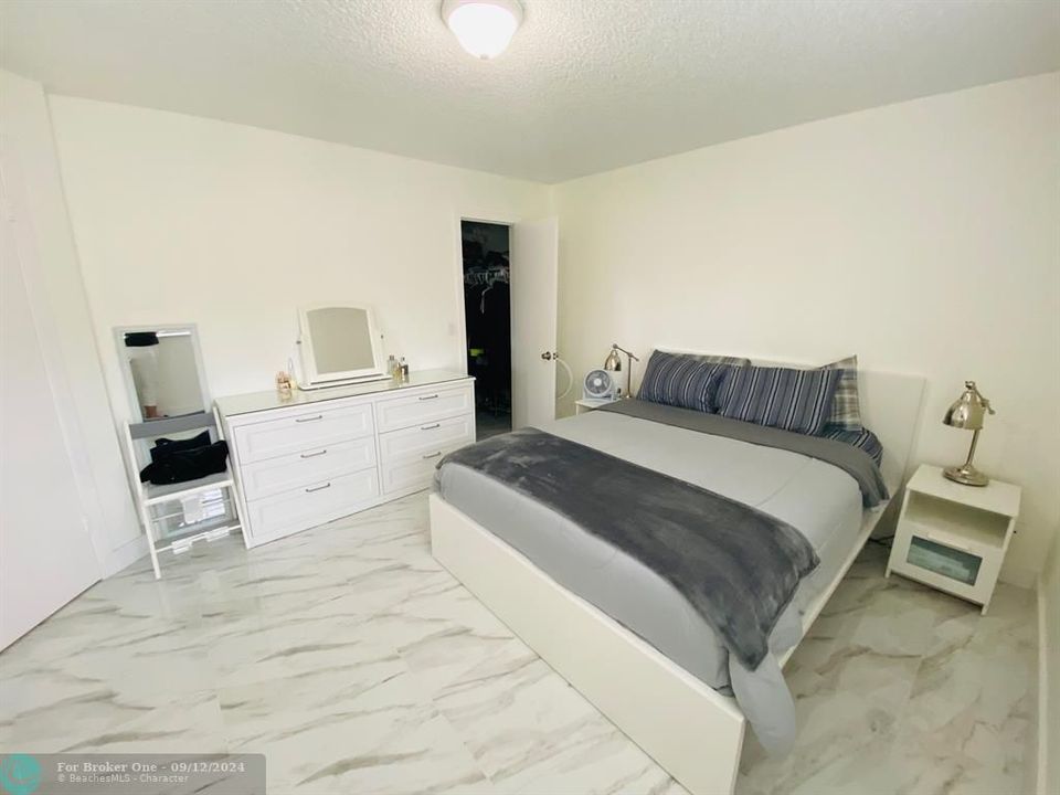 Active With Contract: $2,250 (2 beds, 2 baths, 1027 Square Feet)