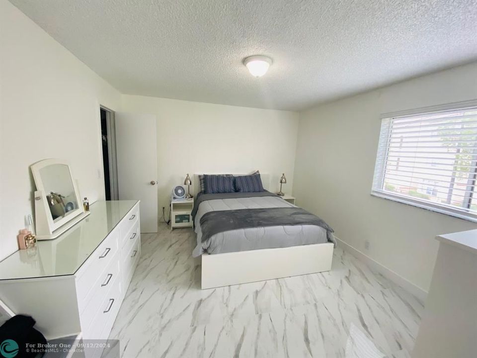 Active With Contract: $2,250 (2 beds, 2 baths, 1027 Square Feet)