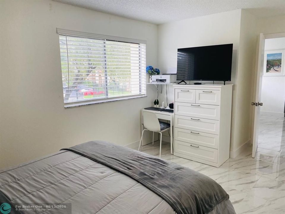 Active With Contract: $2,250 (2 beds, 2 baths, 1027 Square Feet)