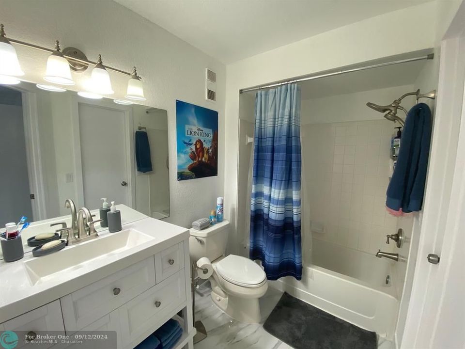 Active With Contract: $2,250 (2 beds, 2 baths, 1027 Square Feet)