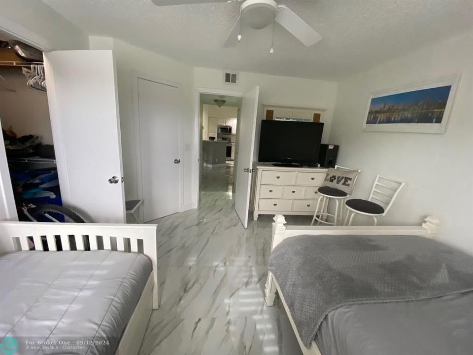 Active With Contract: $2,250 (2 beds, 2 baths, 1027 Square Feet)