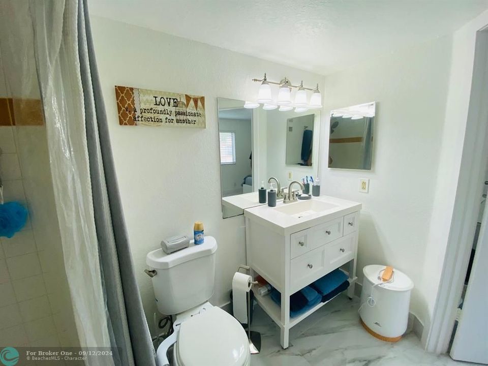 Active With Contract: $2,250 (2 beds, 2 baths, 1027 Square Feet)