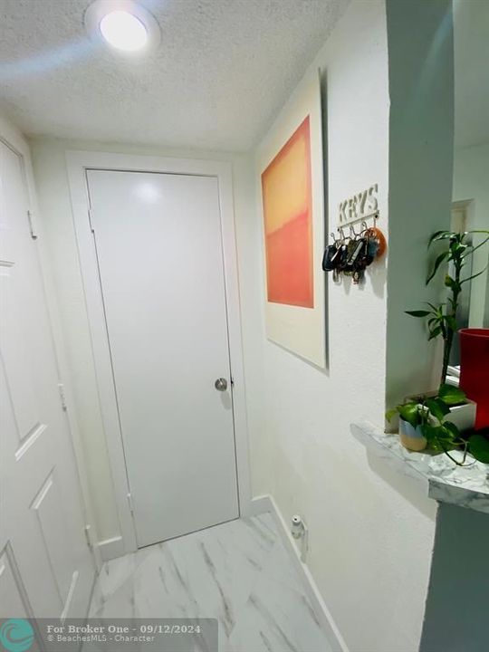 Active With Contract: $2,250 (2 beds, 2 baths, 1027 Square Feet)