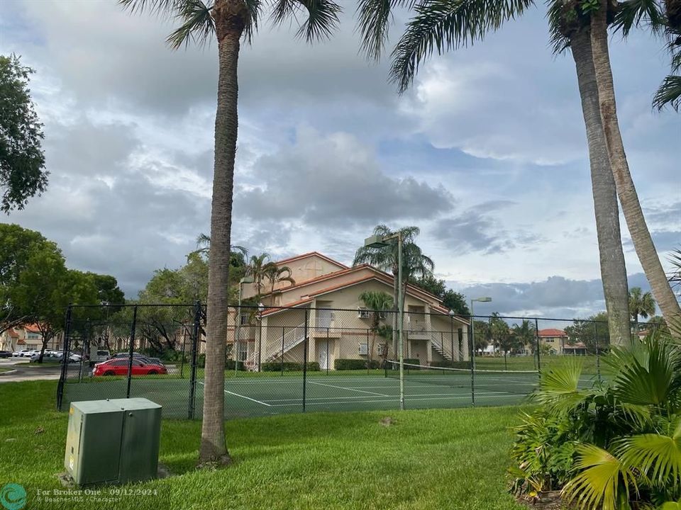 Active With Contract: $2,250 (2 beds, 2 baths, 1027 Square Feet)