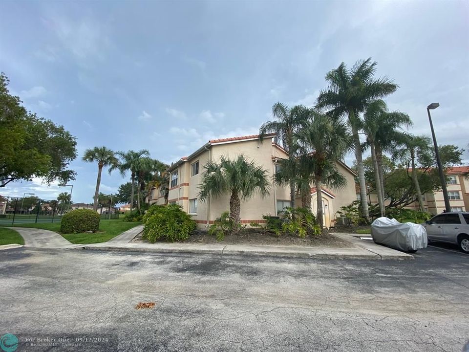 Active With Contract: $2,250 (2 beds, 2 baths, 1027 Square Feet)