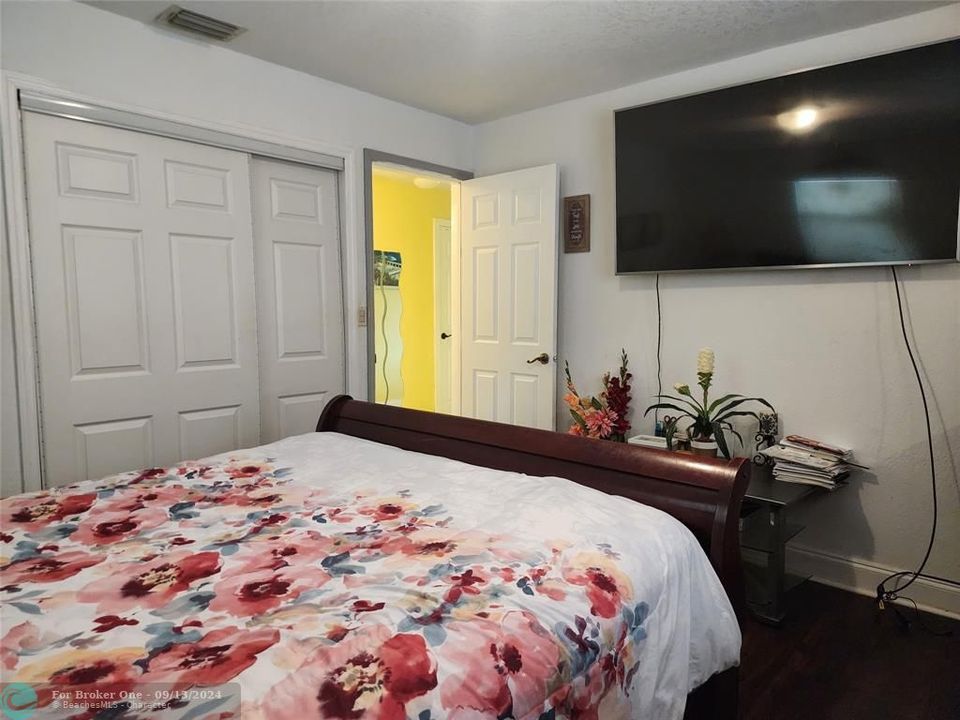 For Sale: $445,000 (3 beds, 1 baths, 1014 Square Feet)