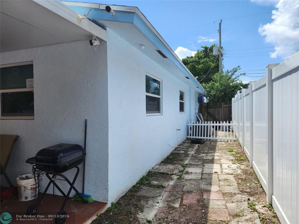 For Sale: $445,000 (3 beds, 1 baths, 1014 Square Feet)