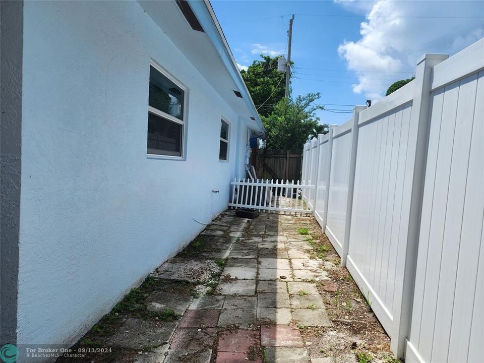 For Sale: $445,000 (3 beds, 1 baths, 1014 Square Feet)