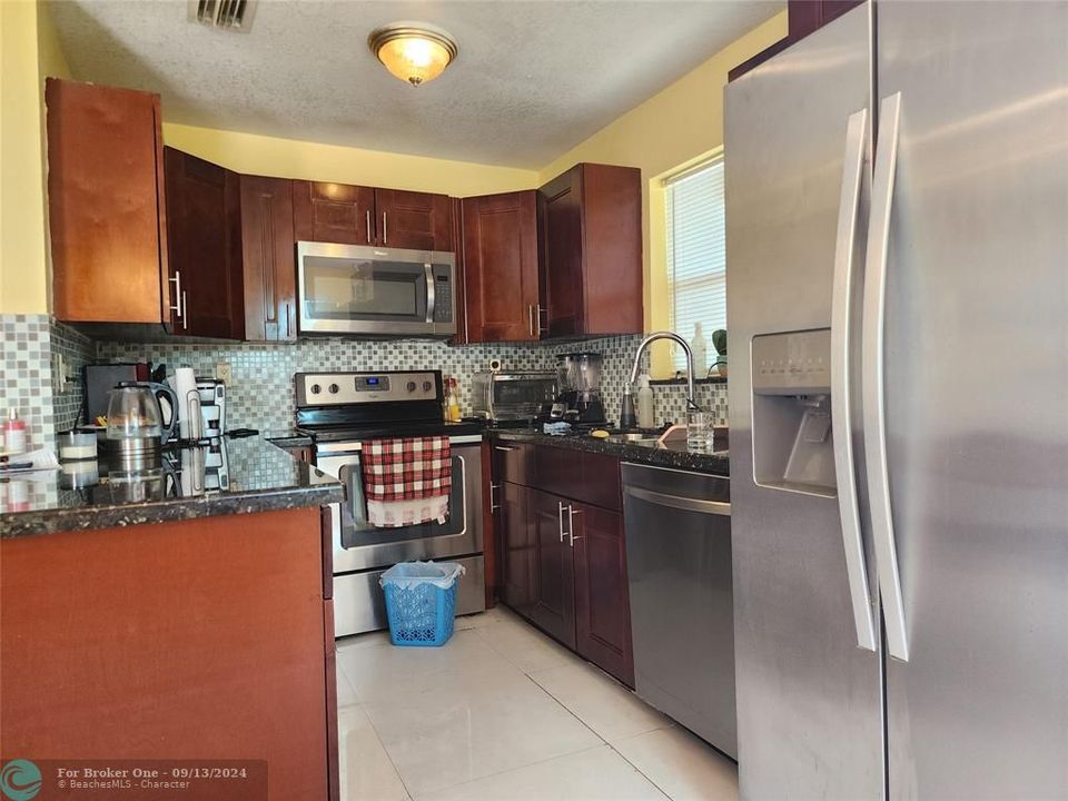 For Sale: $445,000 (3 beds, 1 baths, 1014 Square Feet)