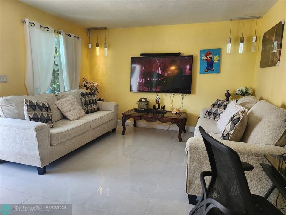 For Sale: $445,000 (3 beds, 1 baths, 1014 Square Feet)