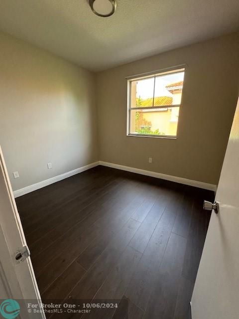 For Rent: $2,775 (3 beds, 2 baths, 1390 Square Feet)