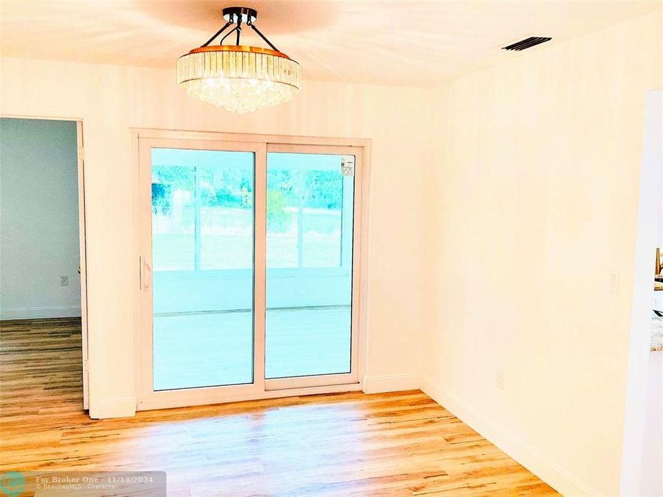 For Sale: $324,900 (3 beds, 2 baths, 1424 Square Feet)