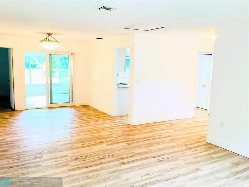 For Sale: $324,900 (3 beds, 2 baths, 1424 Square Feet)