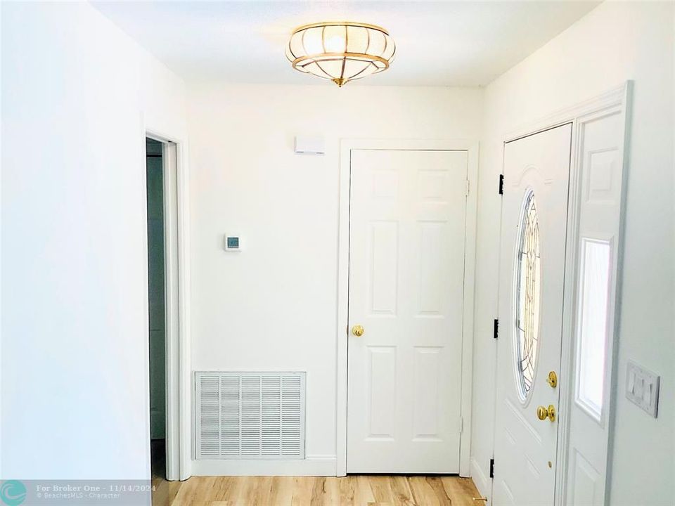 For Sale: $324,900 (3 beds, 2 baths, 1424 Square Feet)