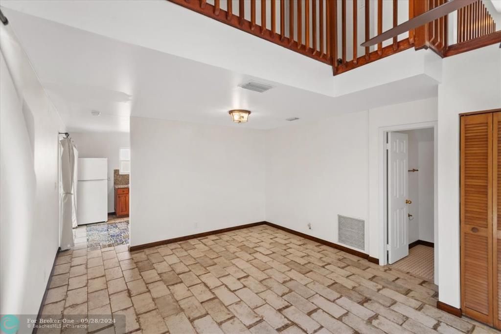 Active With Contract: $3,700 (3 beds, 2 baths, 1455 Square Feet)