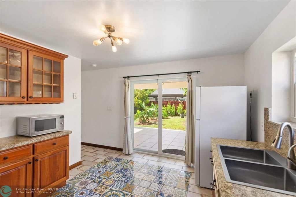 Active With Contract: $3,700 (3 beds, 2 baths, 1455 Square Feet)