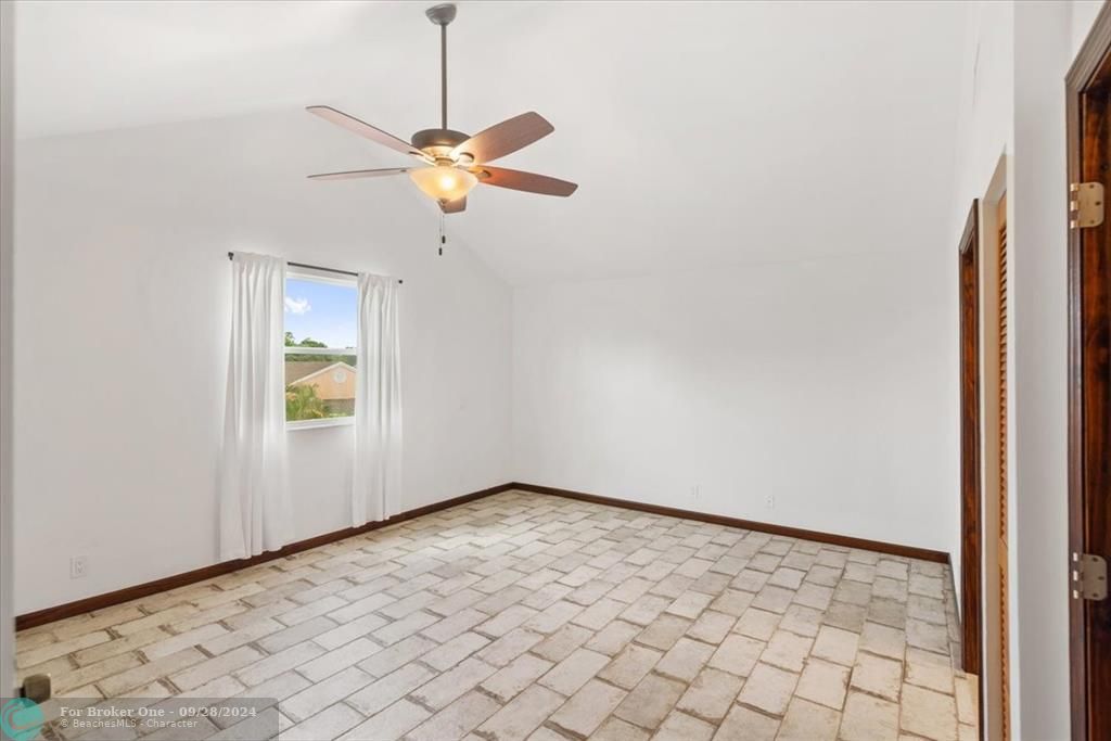 Active With Contract: $3,700 (3 beds, 2 baths, 1455 Square Feet)