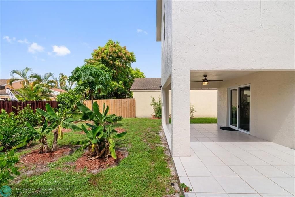 Active With Contract: $3,700 (3 beds, 2 baths, 1455 Square Feet)