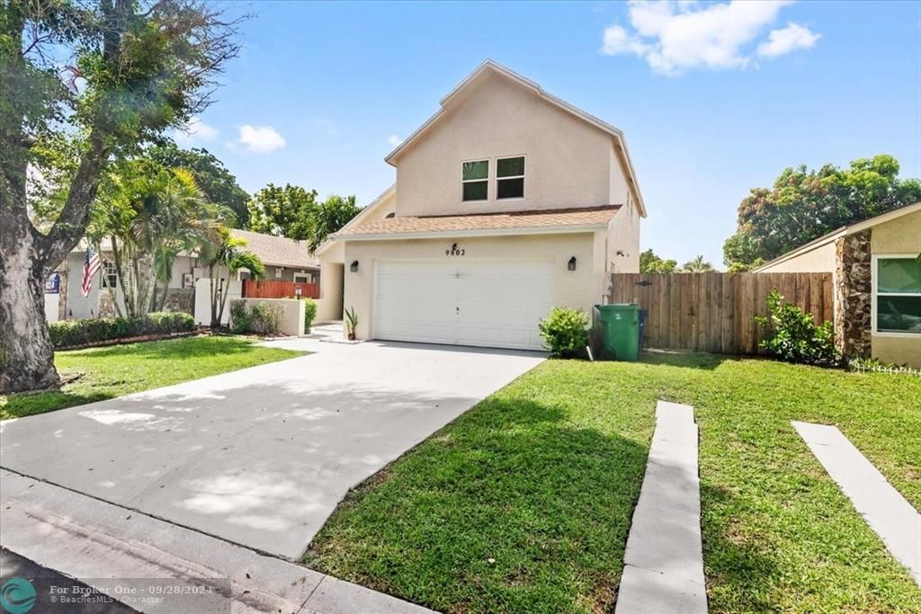 Active With Contract: $3,700 (3 beds, 2 baths, 1455 Square Feet)