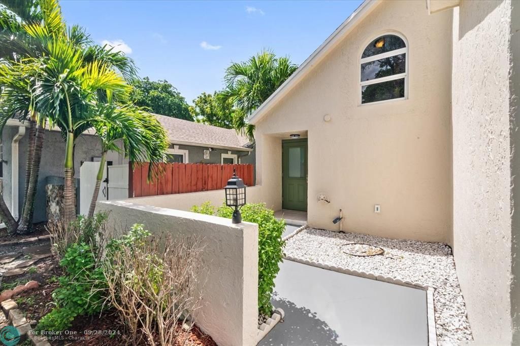 Active With Contract: $3,700 (3 beds, 2 baths, 1455 Square Feet)