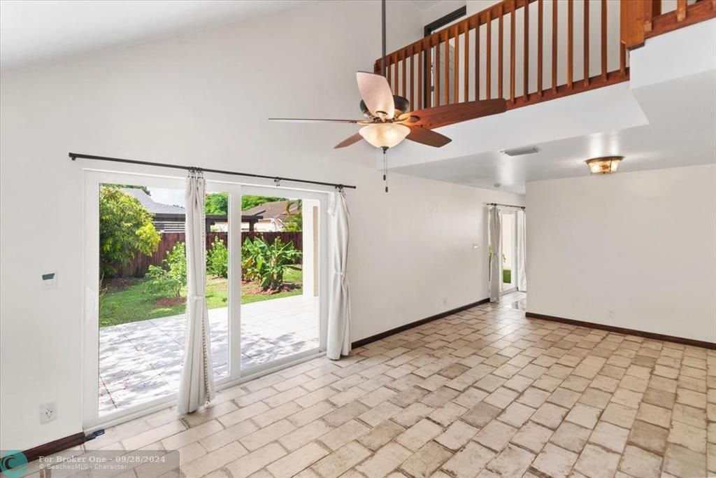 Active With Contract: $3,700 (3 beds, 2 baths, 1455 Square Feet)