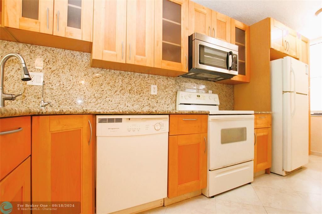 For Rent: $2,000 (2 beds, 2 baths, 1000 Square Feet)