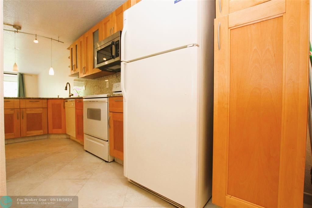 For Rent: $2,000 (2 beds, 2 baths, 1000 Square Feet)