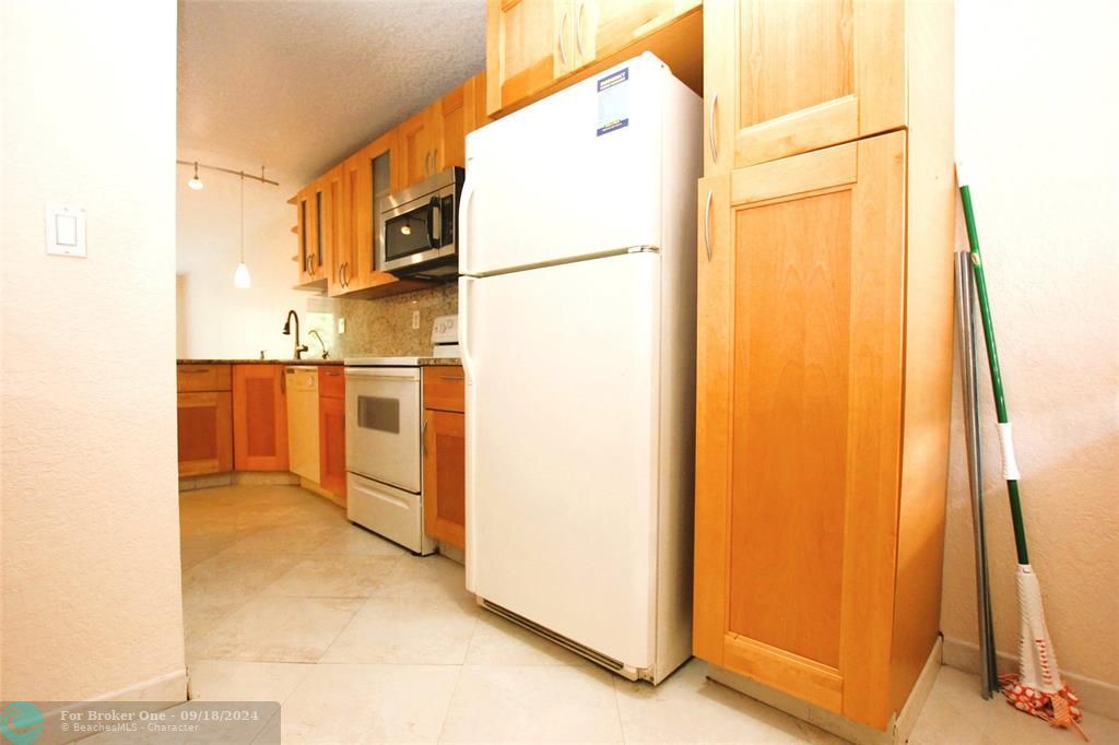 For Rent: $2,000 (2 beds, 2 baths, 1000 Square Feet)