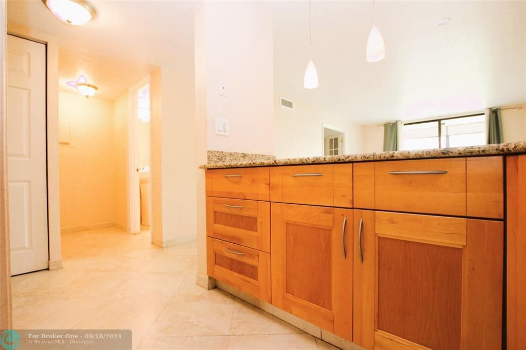 For Rent: $2,000 (2 beds, 2 baths, 1000 Square Feet)